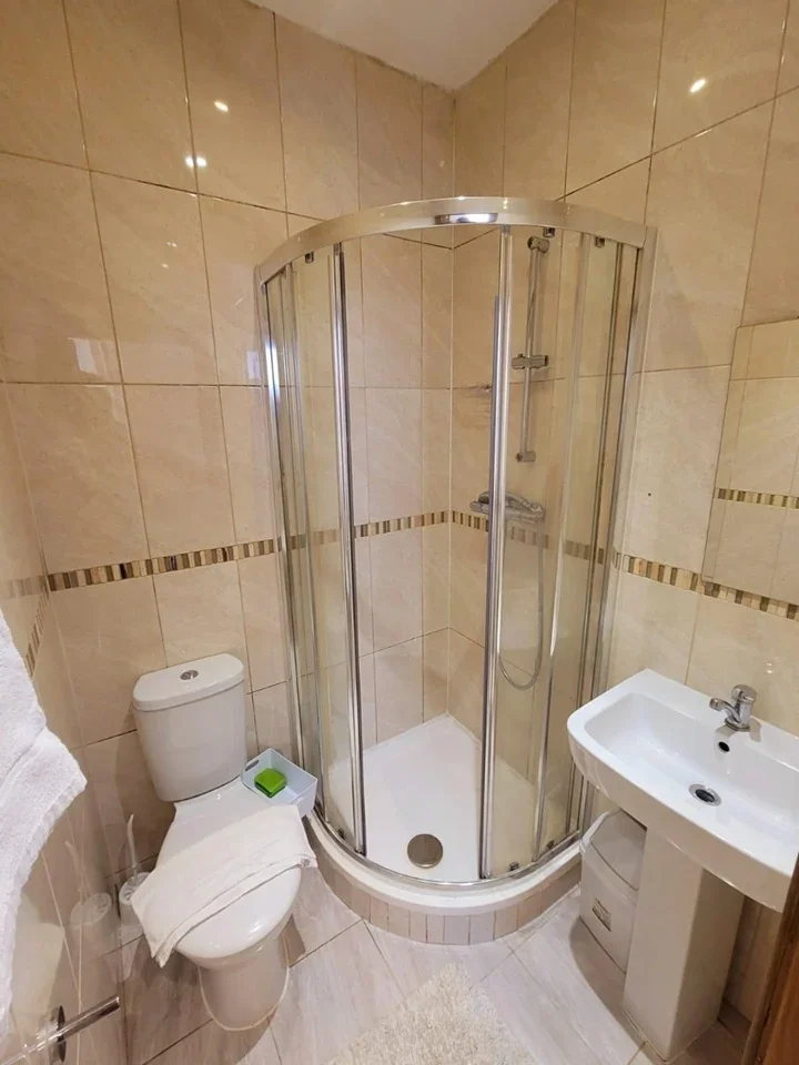 Room Knaresborough Place in Greater London