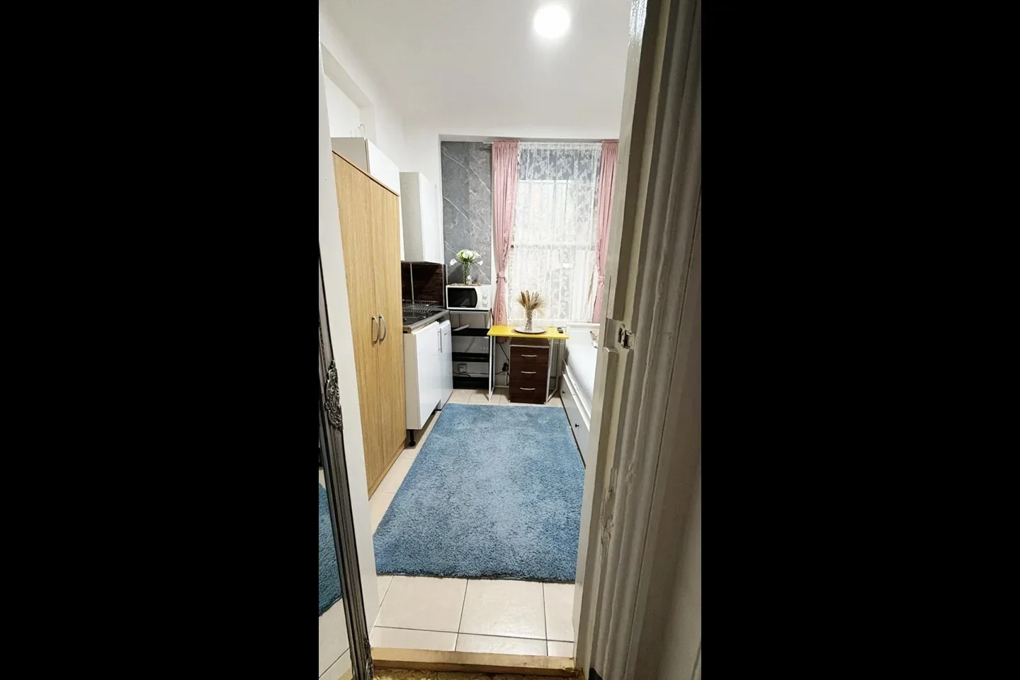 Room Knaresborough Place in Greater London