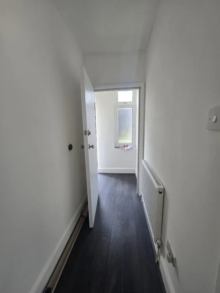 Flat Hall Lane in Greater London
