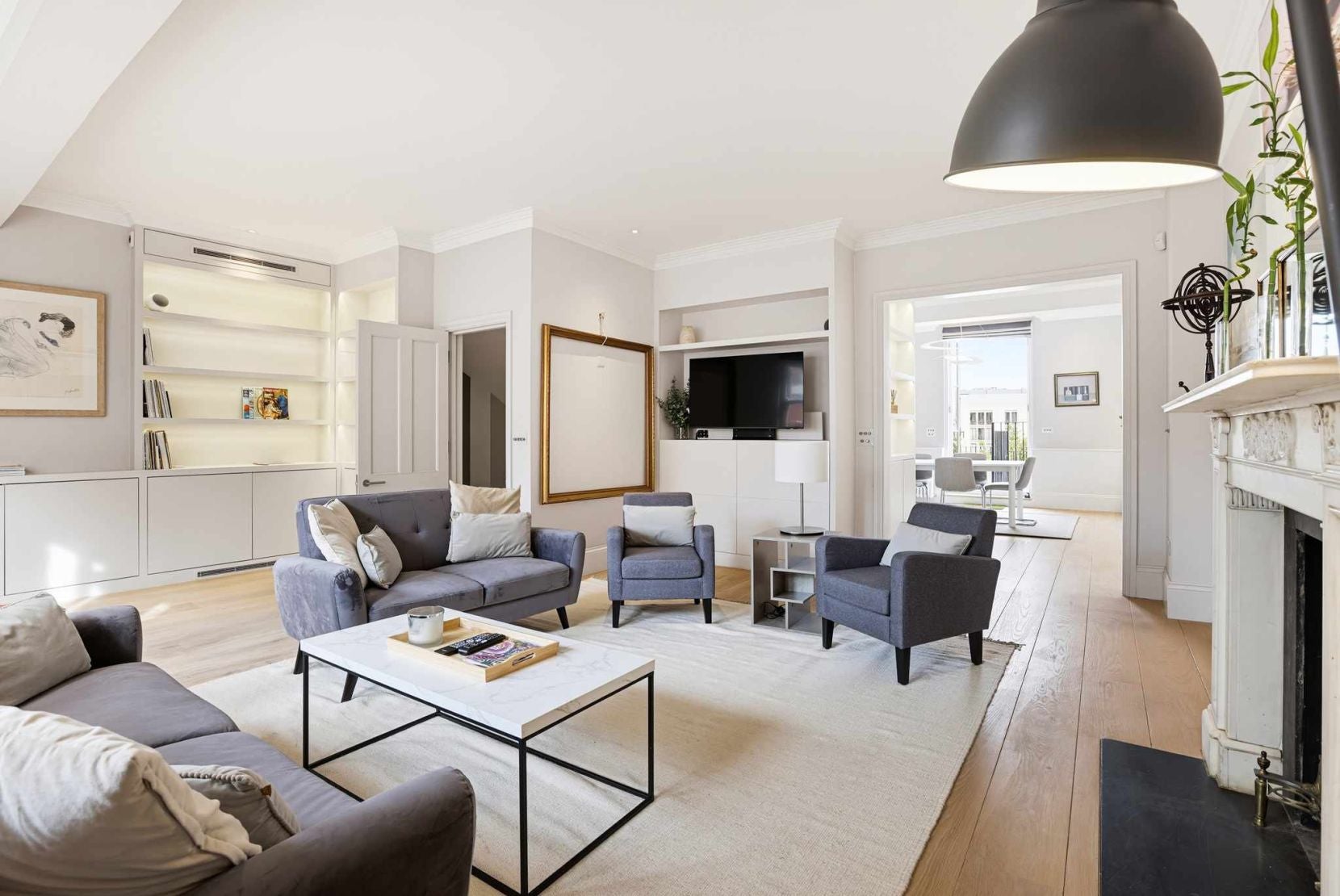 Flat Kensington Court in Greater London