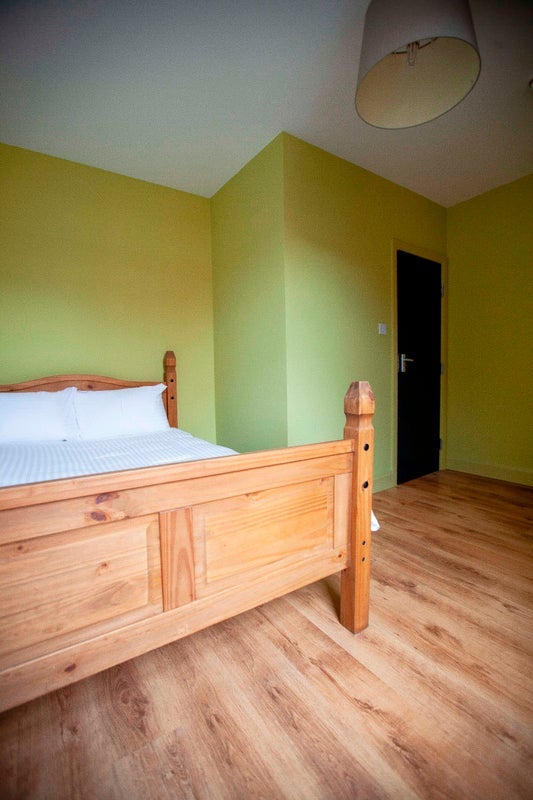 Room Cawdor Road in Manchester
