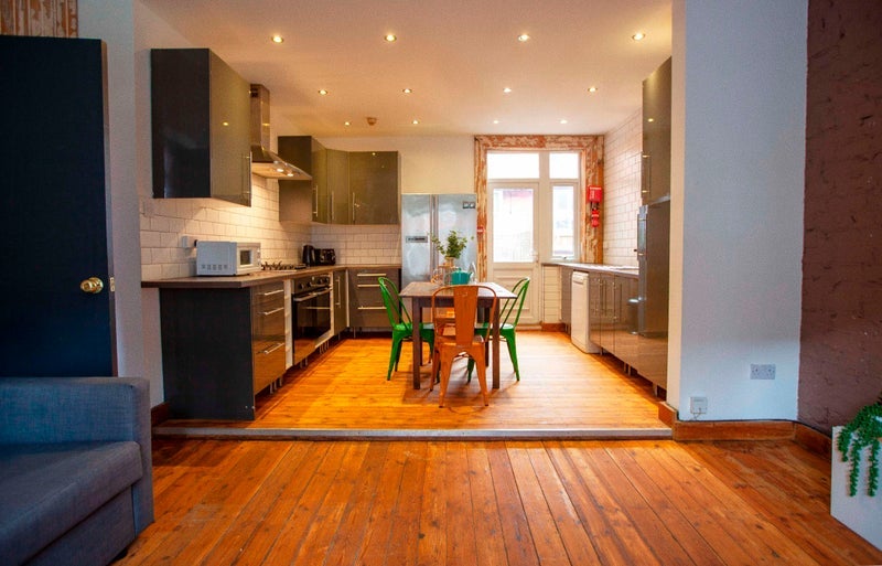Room Cawdor Road in Manchester