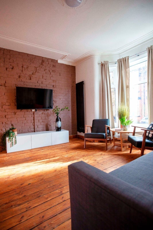 Room Cawdor Road in Manchester