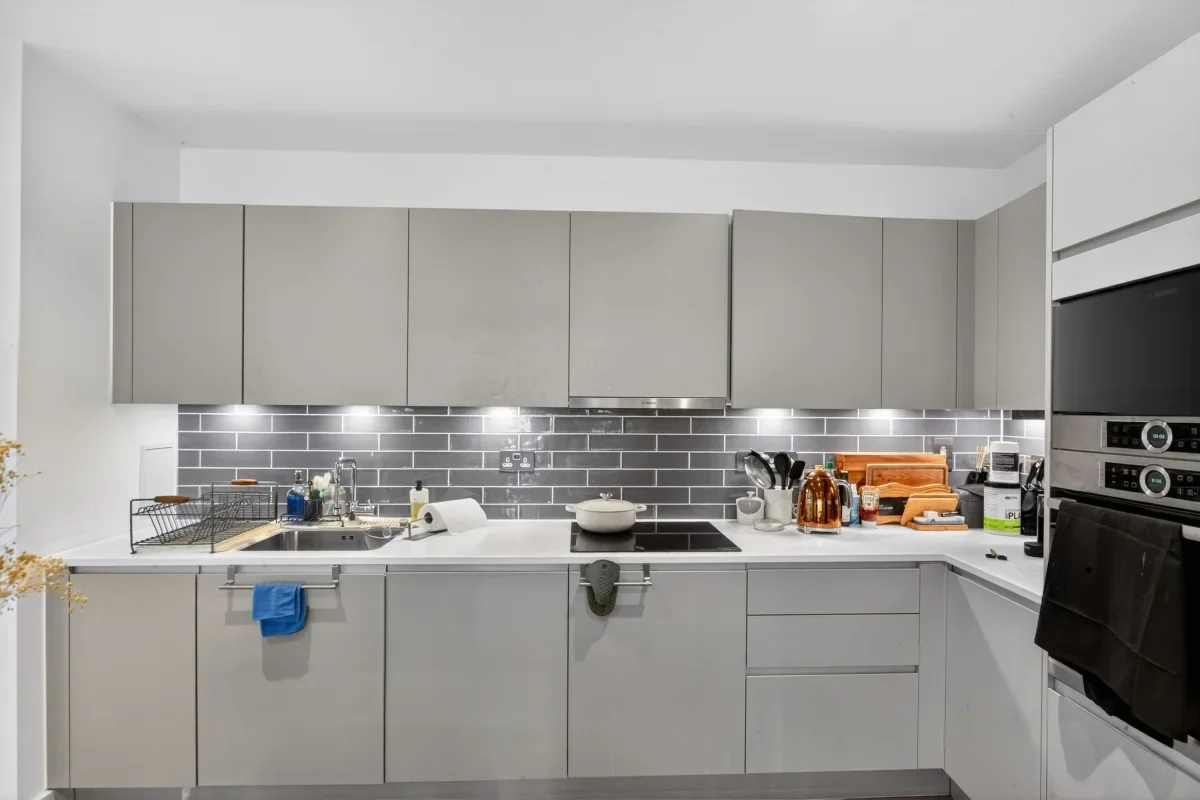Flat Juniper Crescent in Greater London