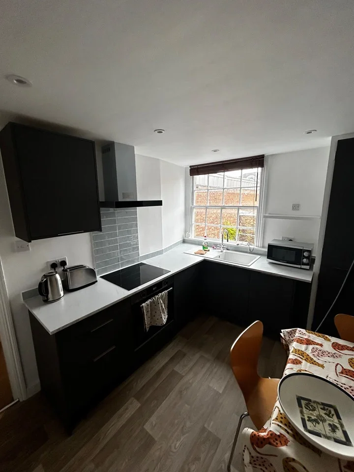 Flat Clapham High Street in Greater London