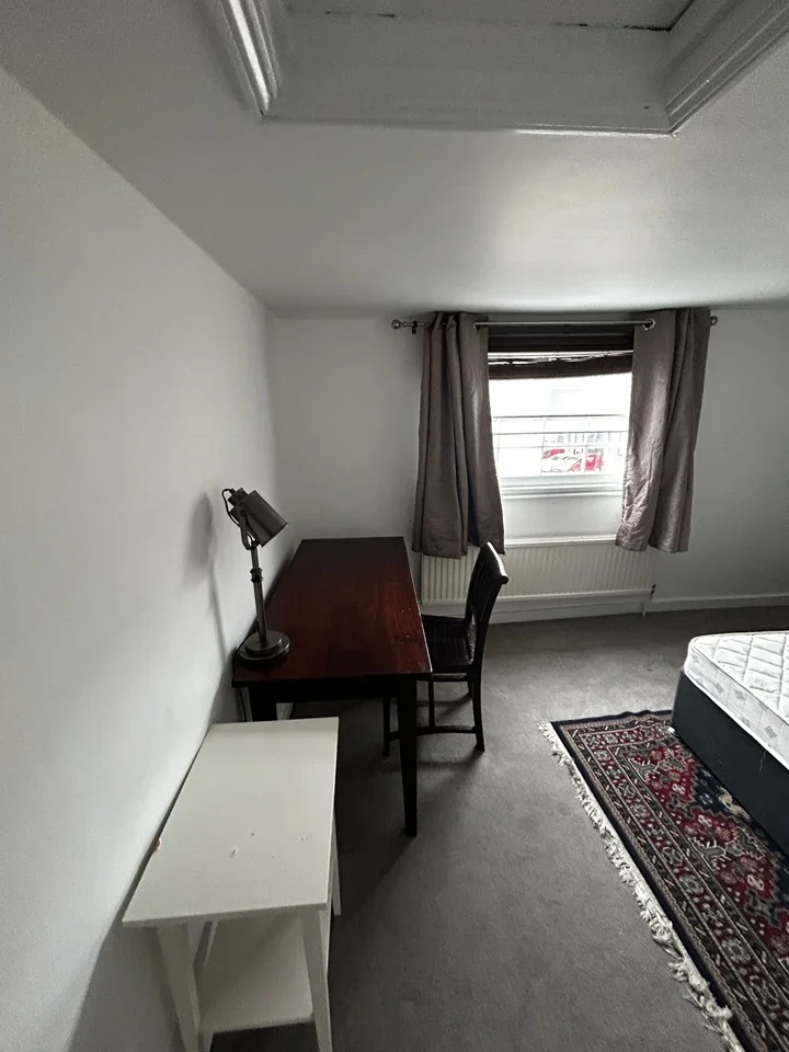 Flat Clapham High Street in Greater London