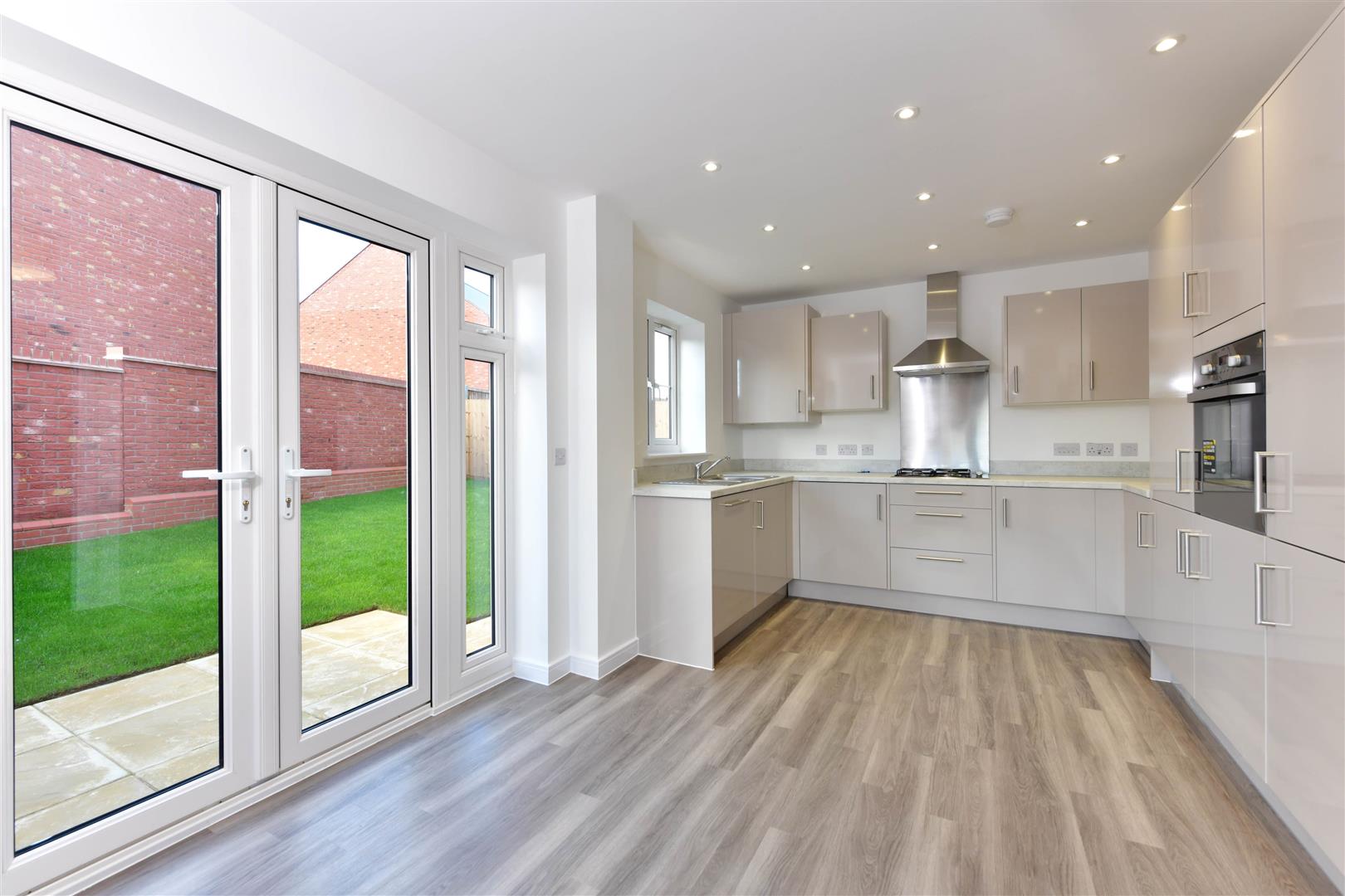 House Kelmarsh Grove in Wellingborough