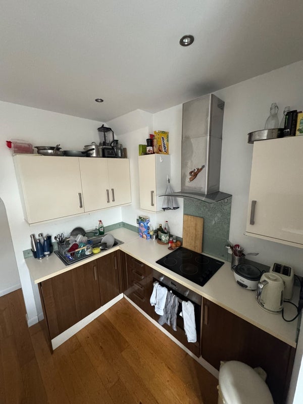 Flat Barb Mews in Greater London