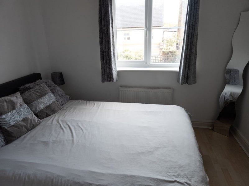 Room Coldstream Road in Caterham on the Hill