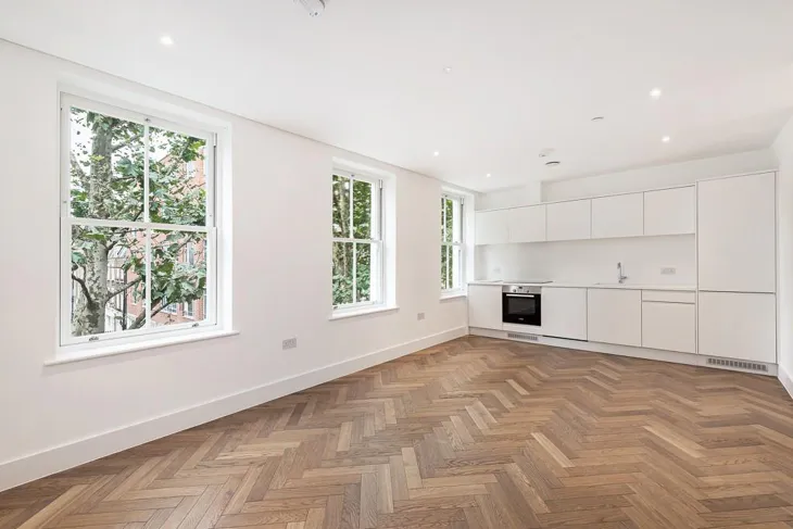 Flat Charlotte Street in Greater London