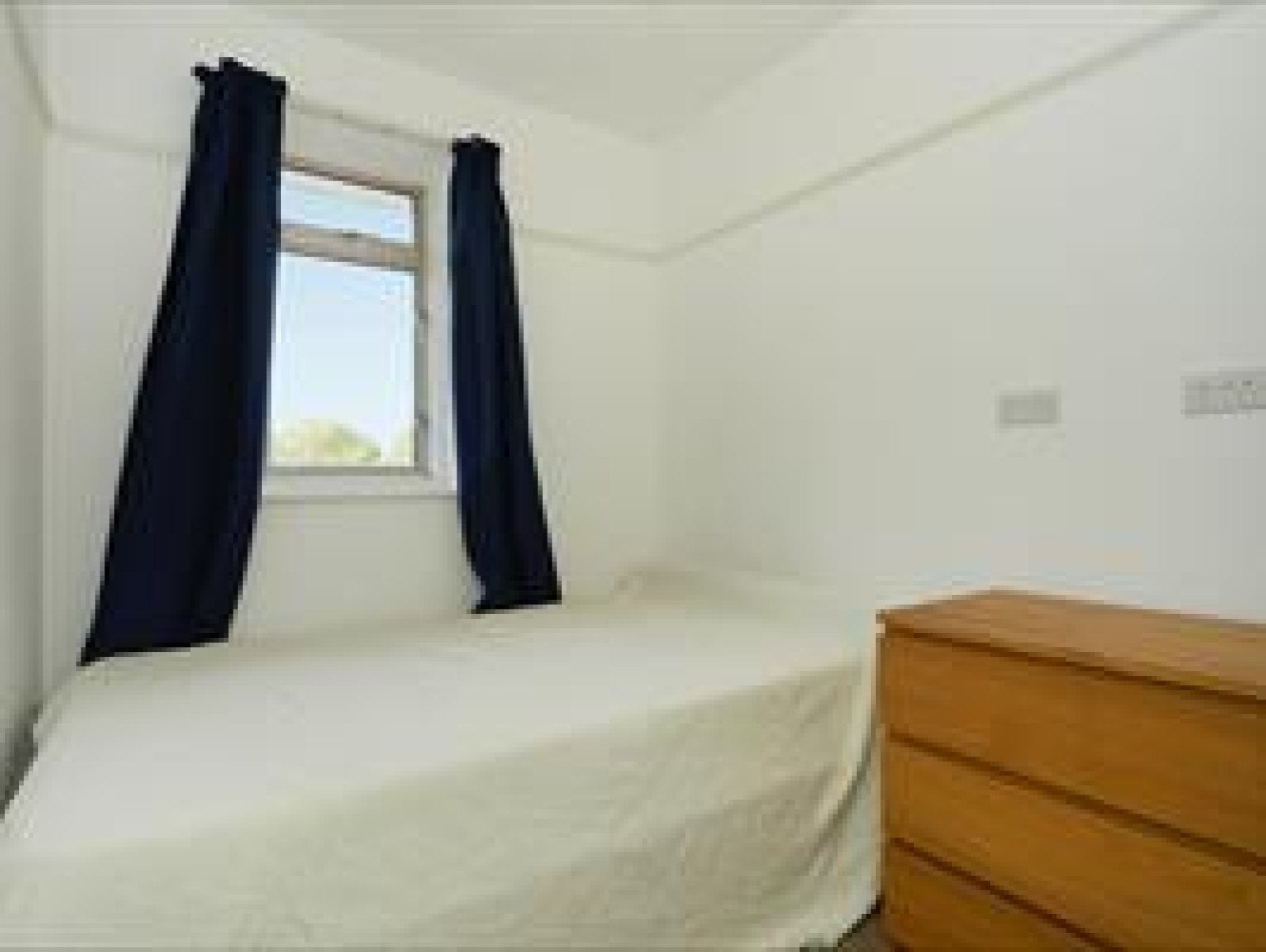 House Melrose Avenue in Greater London