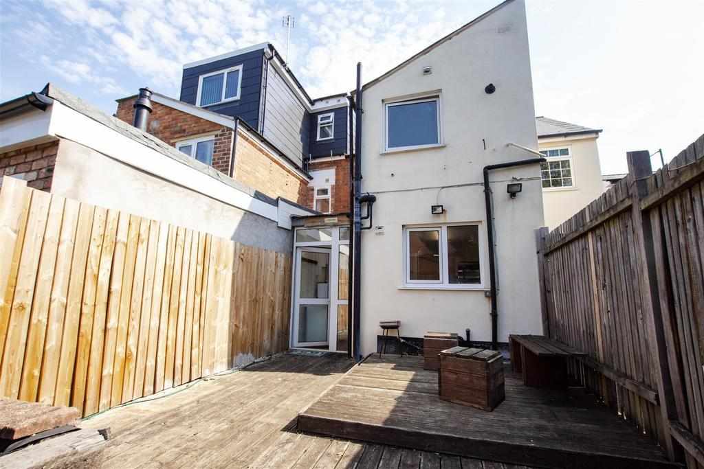 Flat Heeley Road in Birmingham
