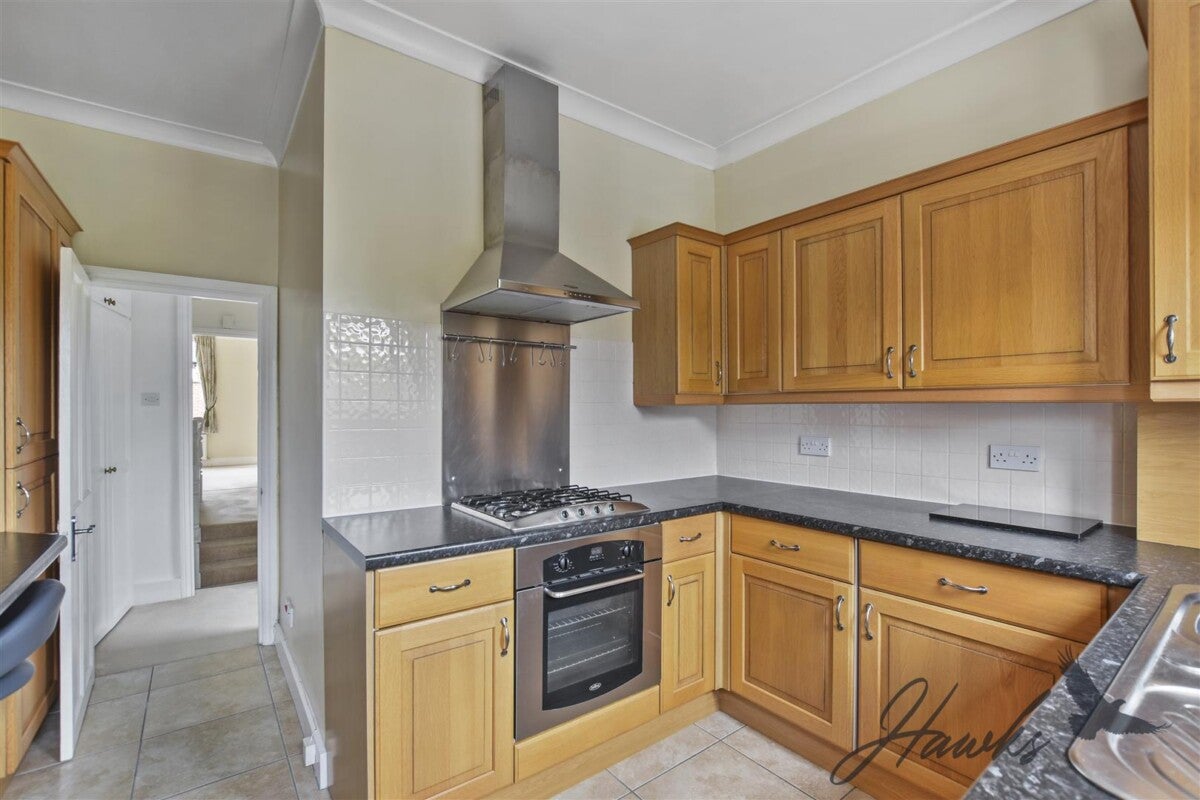 Flat Mafeking Avenue in Greater London