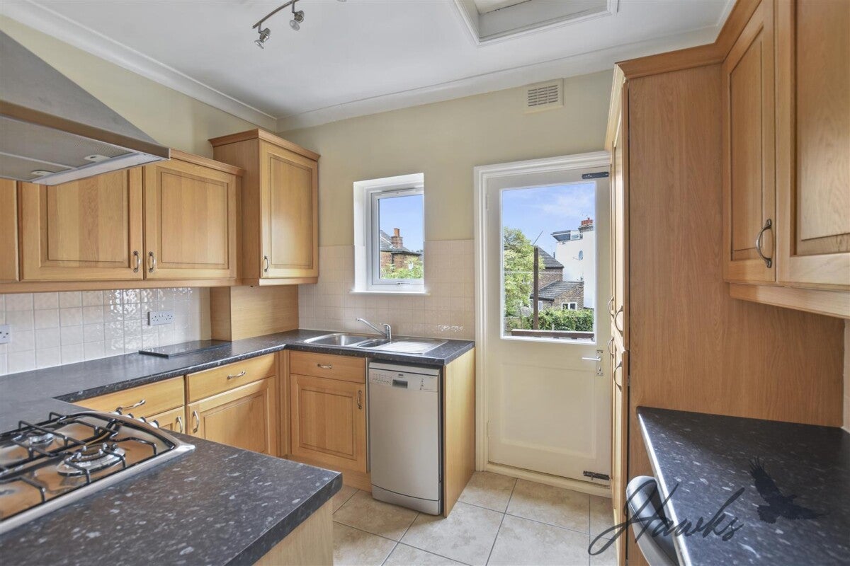 Flat Mafeking Avenue in Greater London