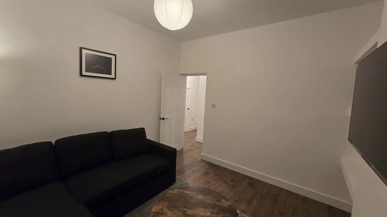 Flat Sheaveshill Avenue in Greater London
