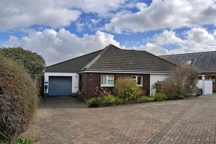 House Long Park Drive in Widemouth Bay