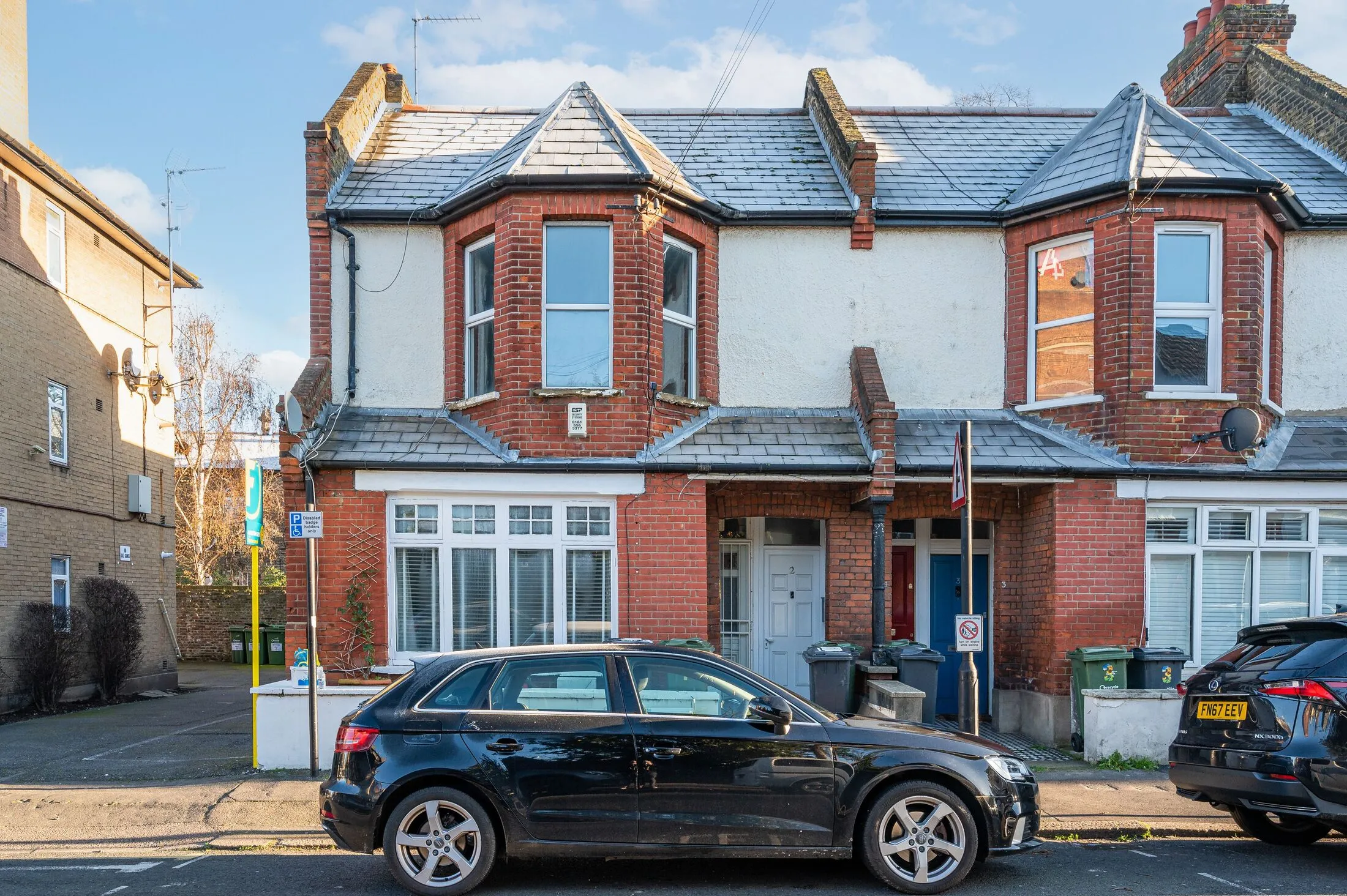 Flat Bavent Road in Greater London