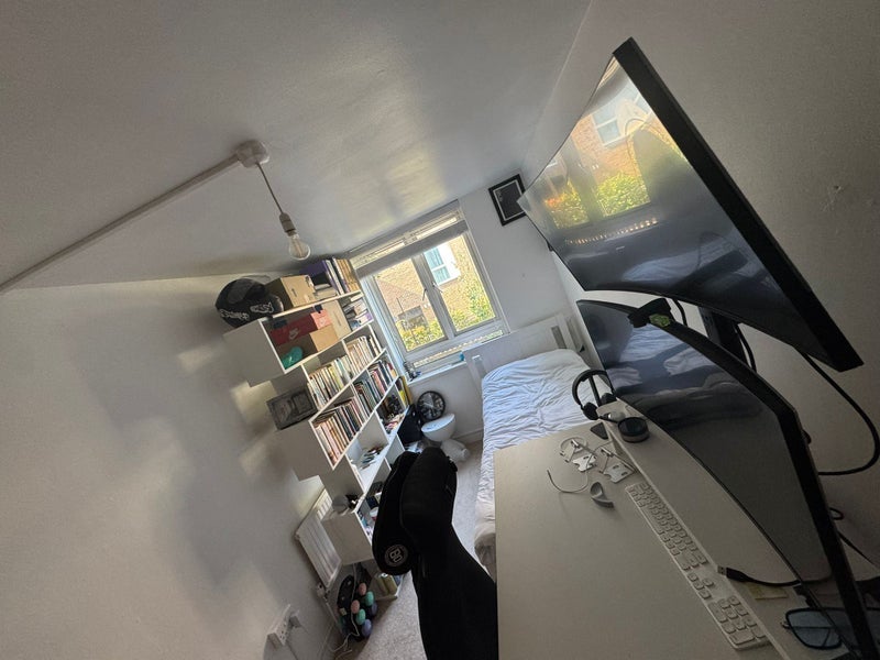 Room Hampden Close in Greater London