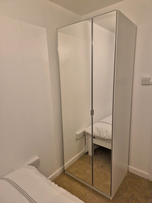 Room Hampden Close in Greater London