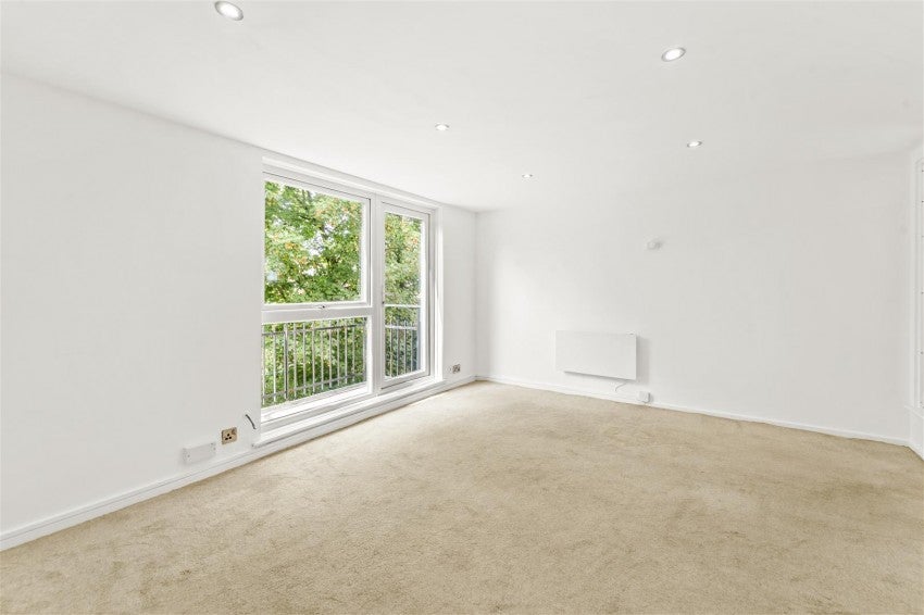 Flat Manor Court in Trafford