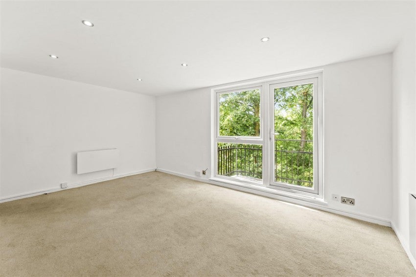 Flat Manor Court in Trafford