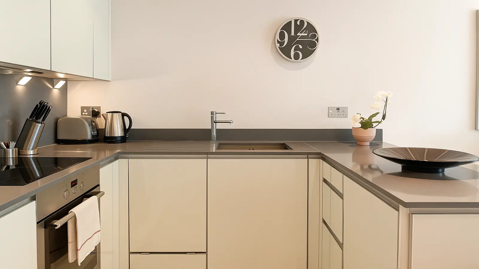 Flat Bridle Mews in Greater London