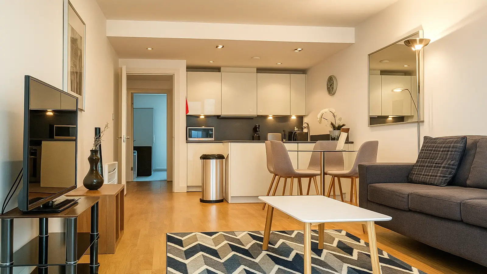 Flat Bridle Mews in Greater London