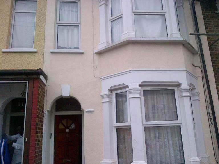 Room Brookscroft Road in Greater London