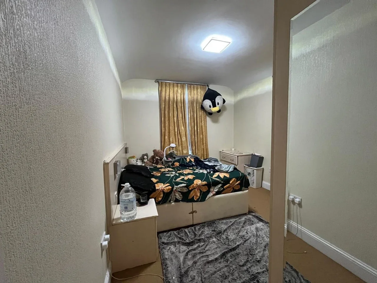 Flat Richmond Crescent in Borough of Spelthorne