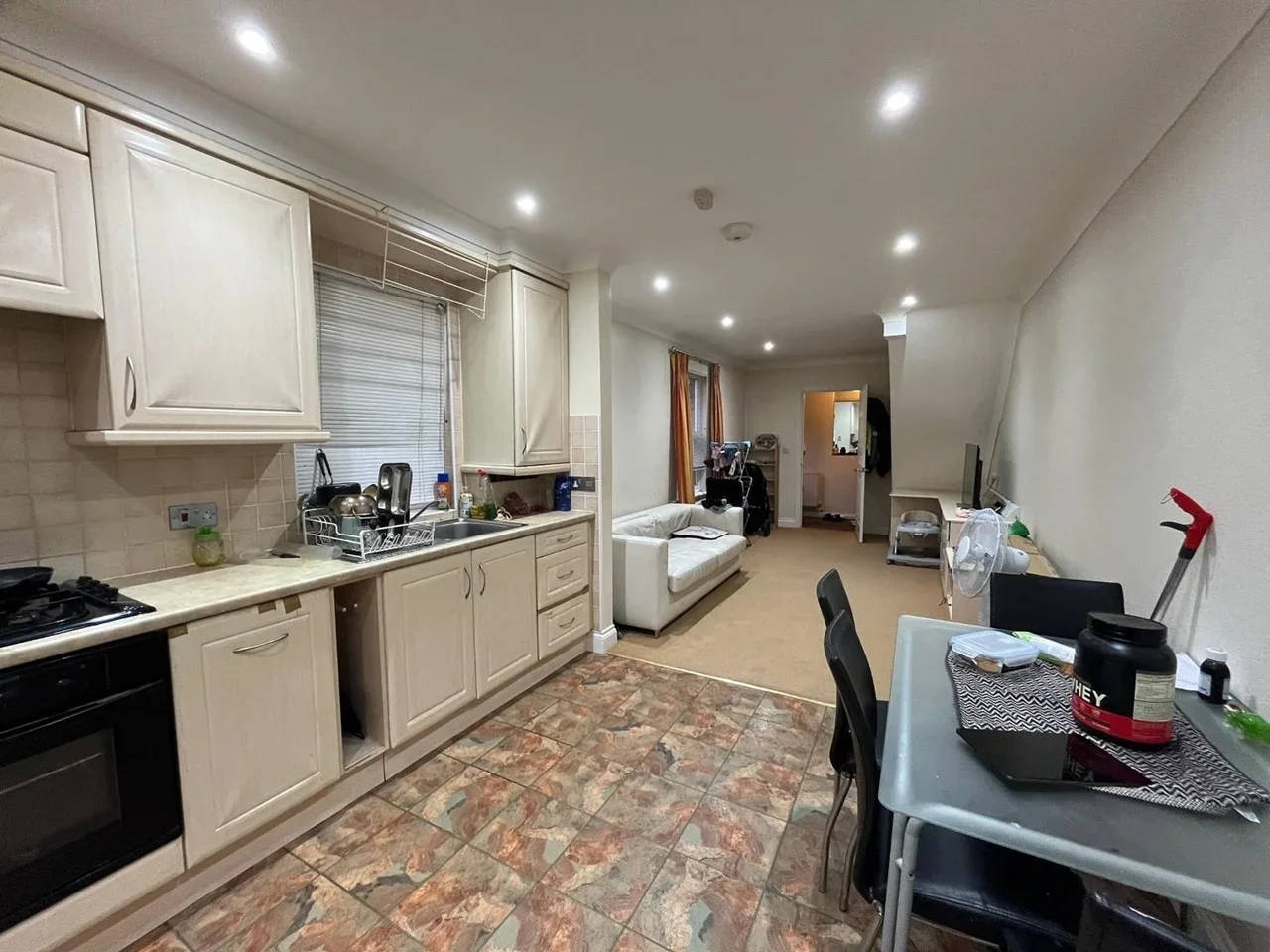 Flat Richmond Crescent in Borough of Spelthorne