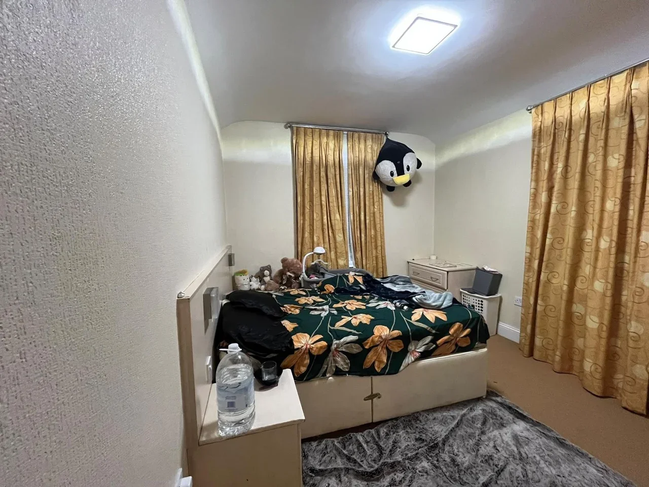 Flat Richmond Crescent in Borough of Spelthorne