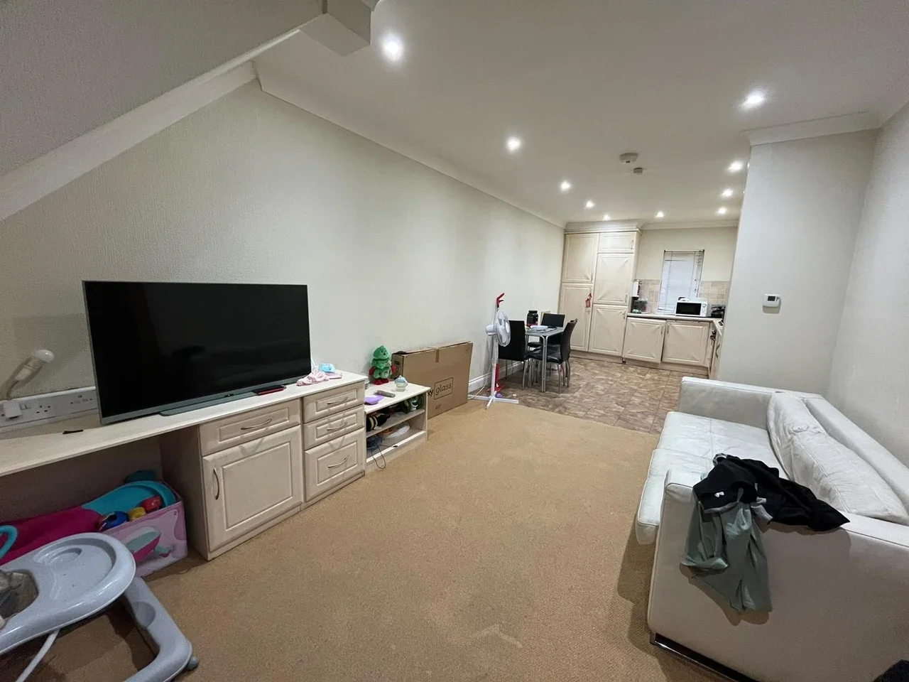 Flat Richmond Crescent in Borough of Spelthorne