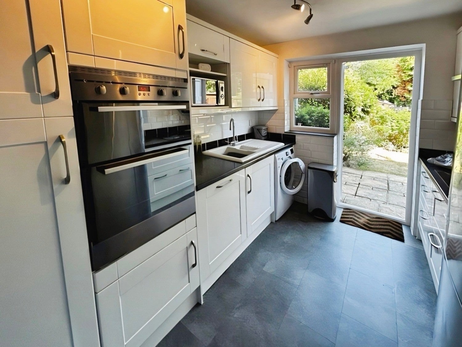 Flat East Lodge Road in Ashford