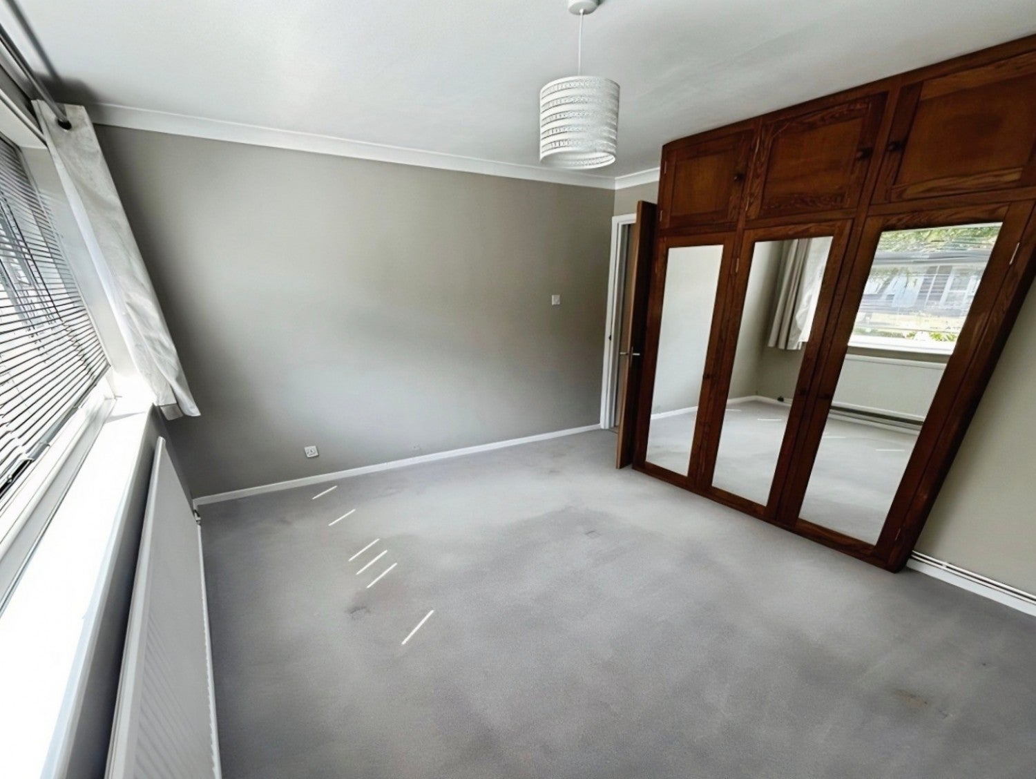 Flat East Lodge Road in Ashford