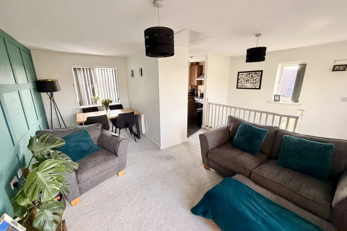 House Swarcliffe Approach in Leeds
