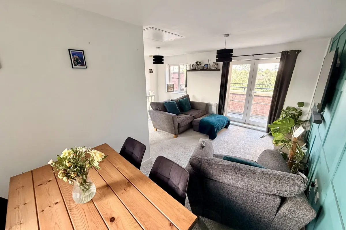House Swarcliffe Approach in Leeds