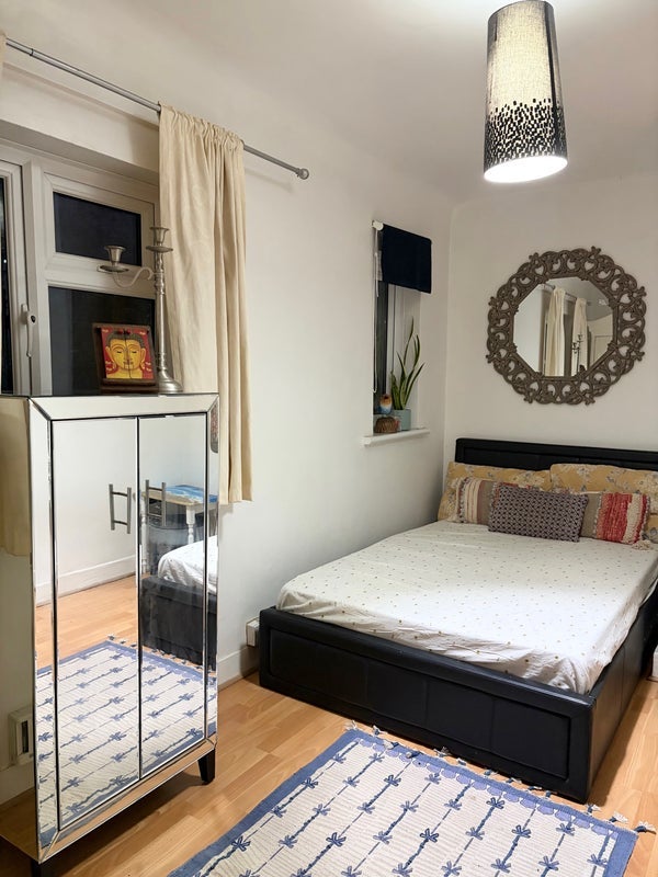 Flat South Street in Greater London