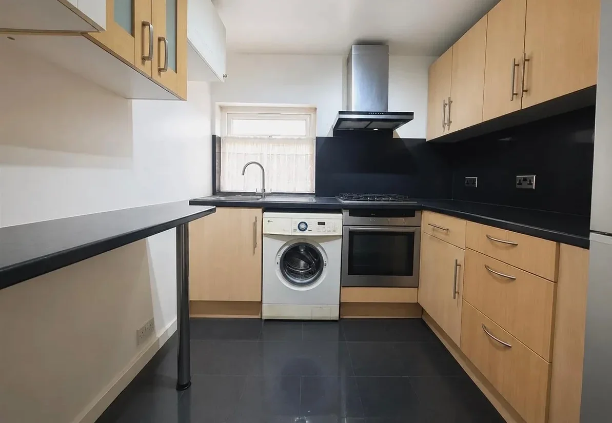 Flat Cornwall Road in Greater London