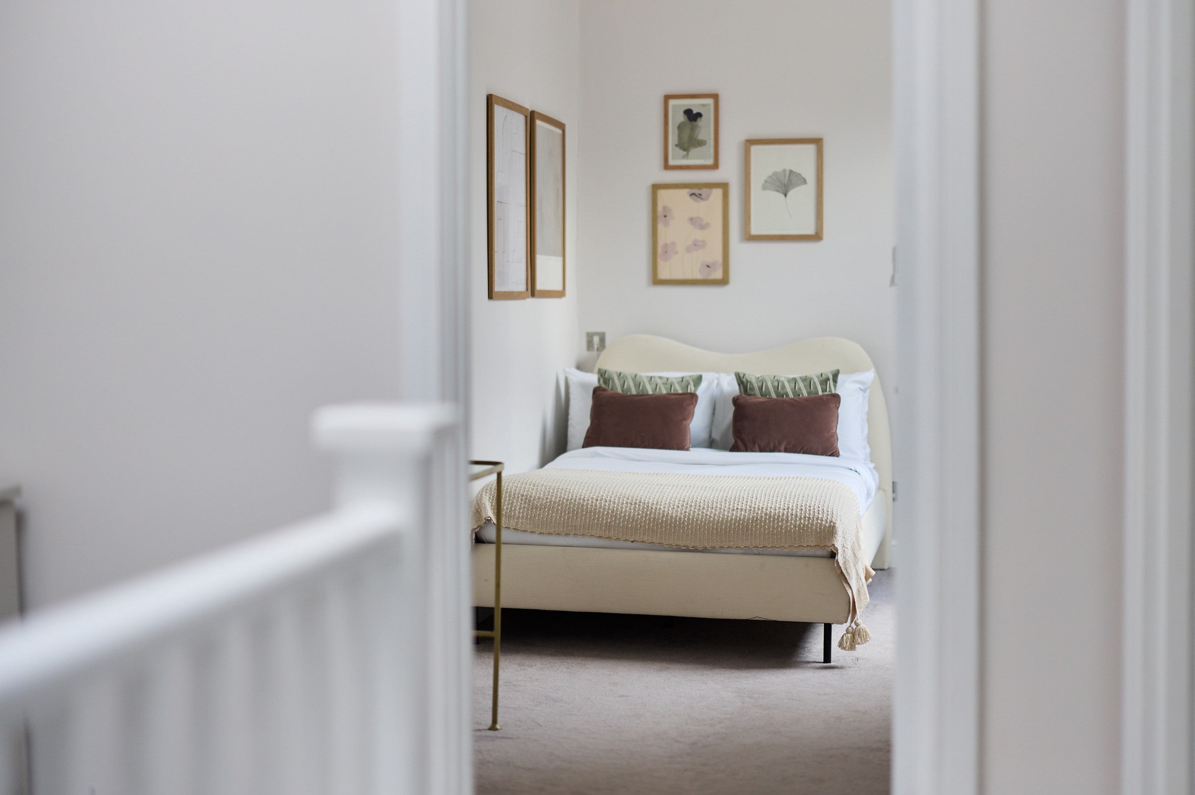 House Ansdell Terrace in Greater London