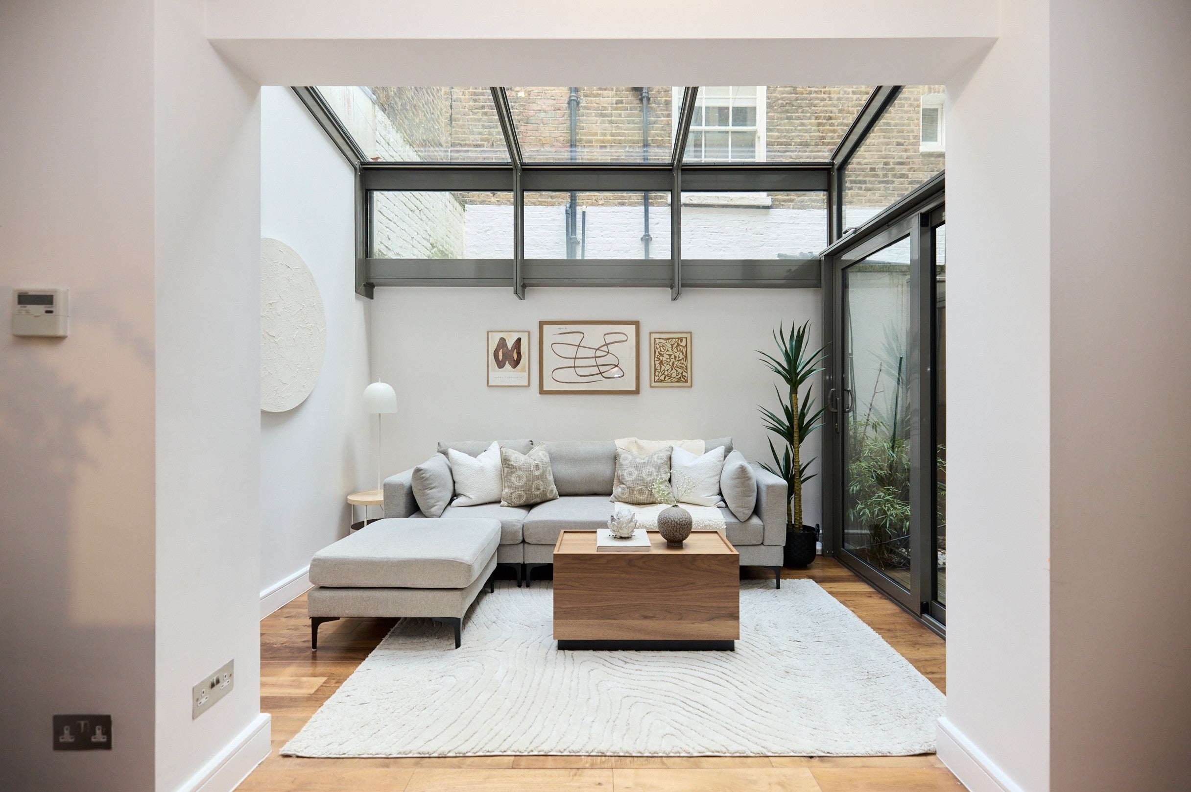House Ansdell Terrace in Greater London