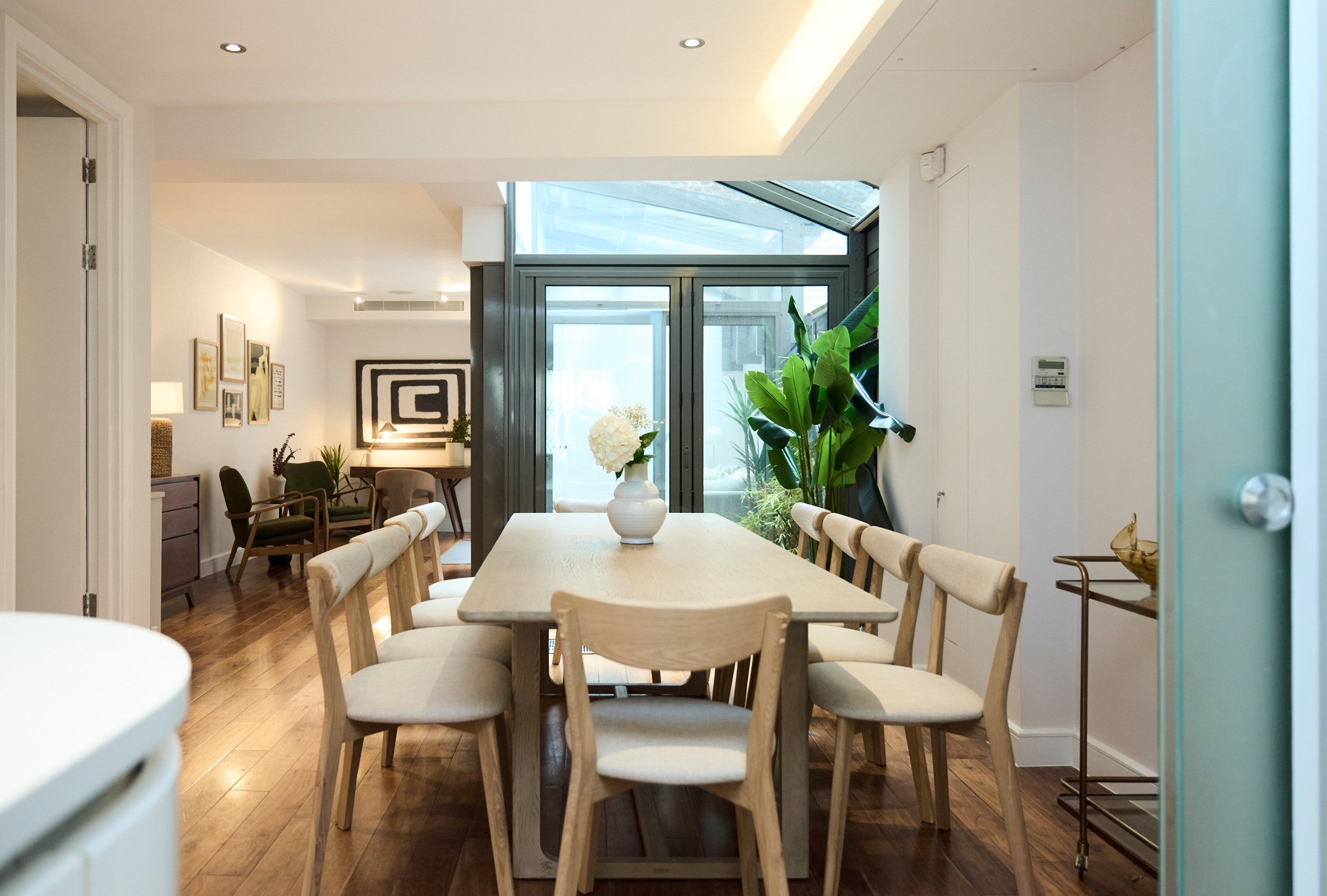 House Ansdell Terrace in Greater London