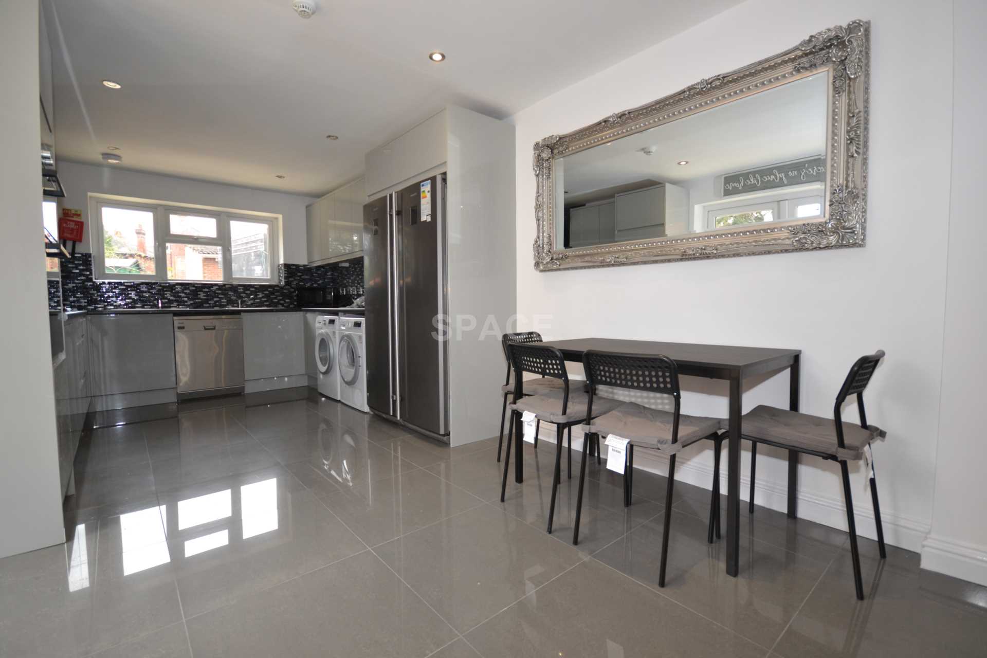 Flat Wokingham Road in Reading