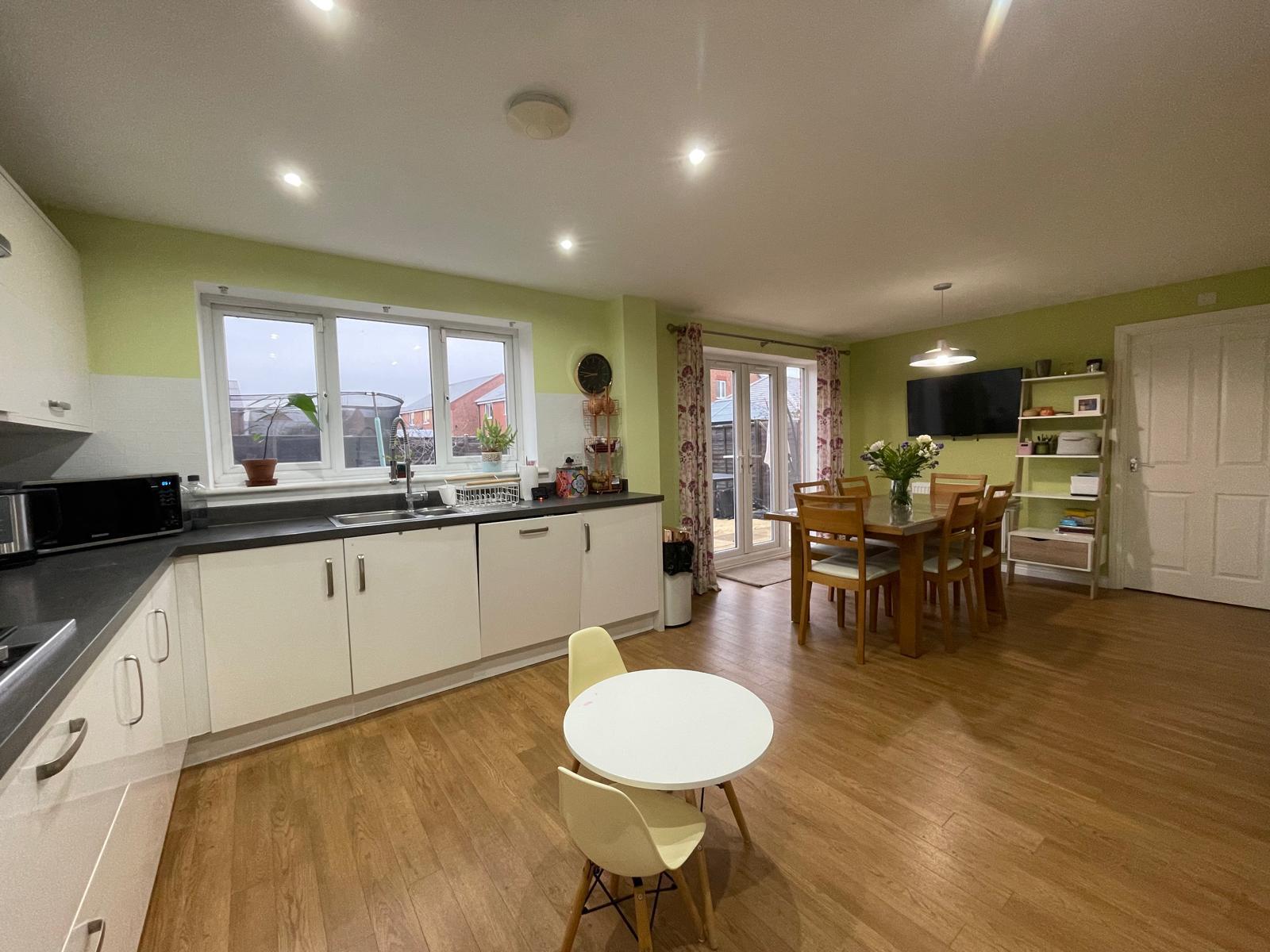 Flat Brackley Crescent in Warwick