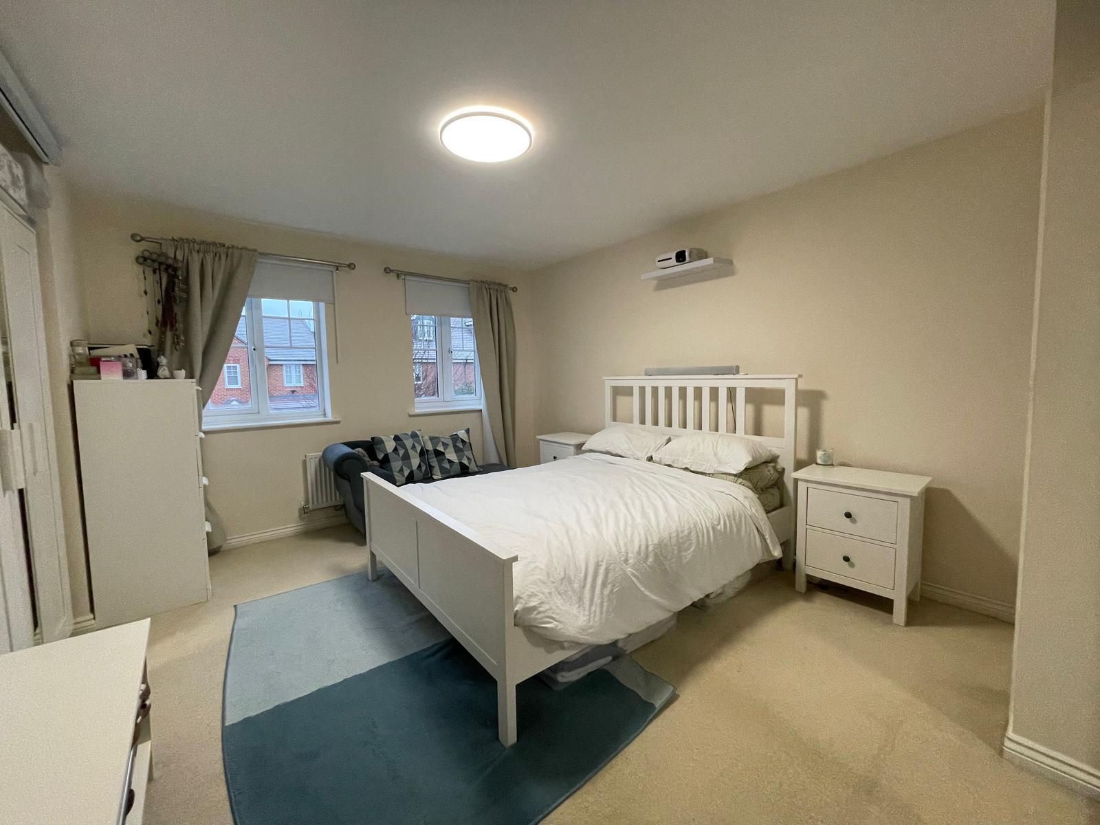 Flat Brackley Crescent in Warwick