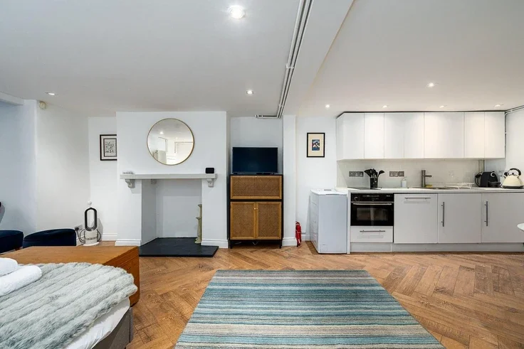 Flat St Thomas Place in Greater London