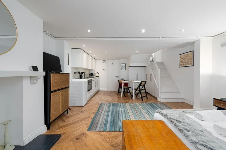 Flat St Thomas Place in Greater London