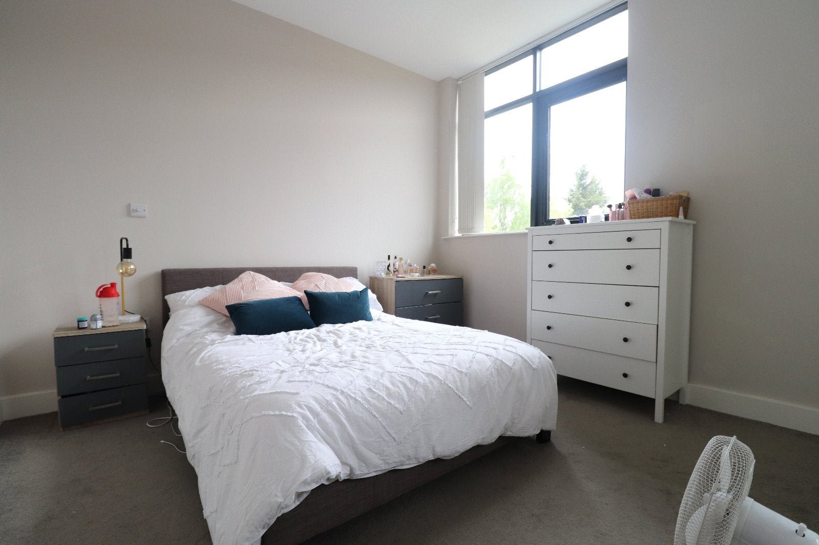 Flat Dawsons Square in Leeds