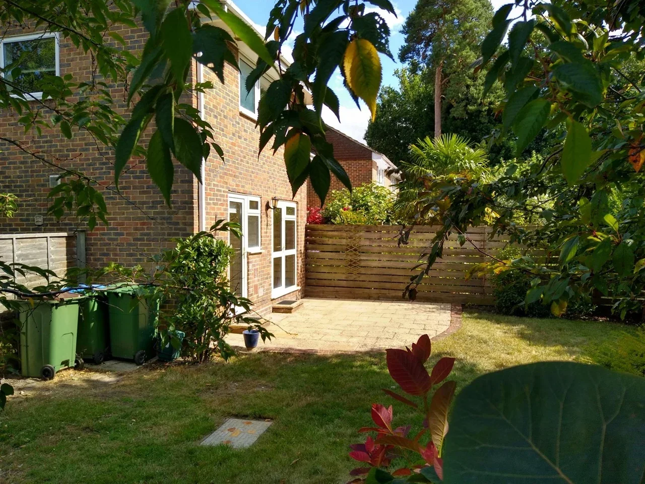 House Wynton Grove in Elmbridge