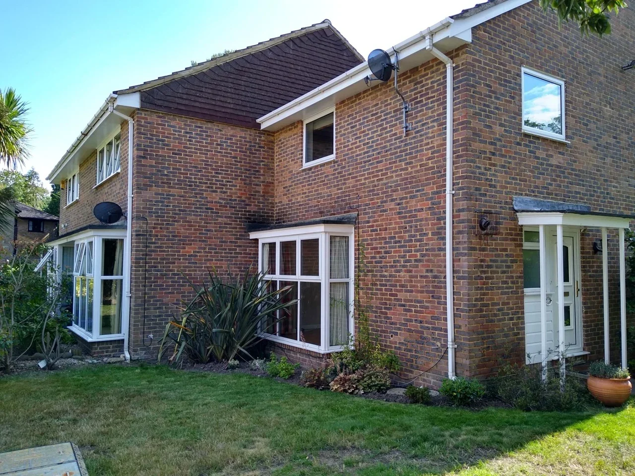 House Wynton Grove in Elmbridge