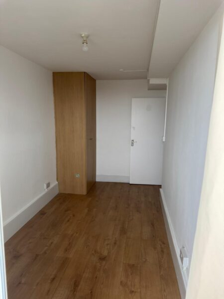 Flat Leather Gardens in Greater London